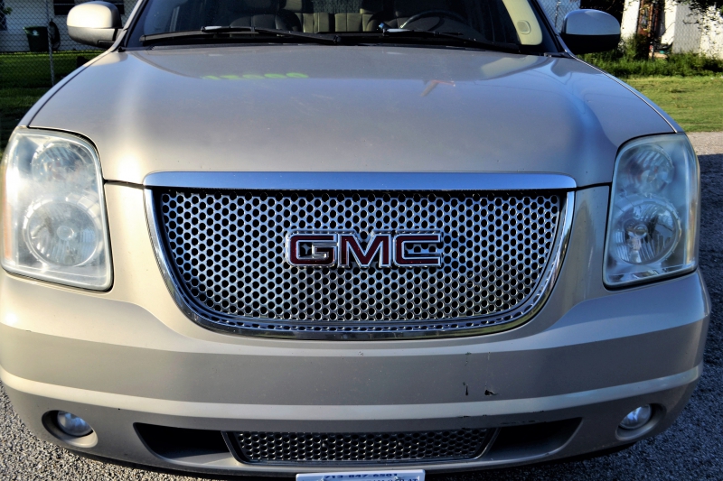 moto-ST RAPHAEL-min_gmc-yukon-truck-grill-2828425